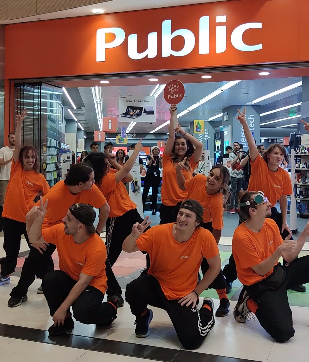 Οι χορευτές της Hoodgroove έδωσαν παλμό στο The Mall Athens